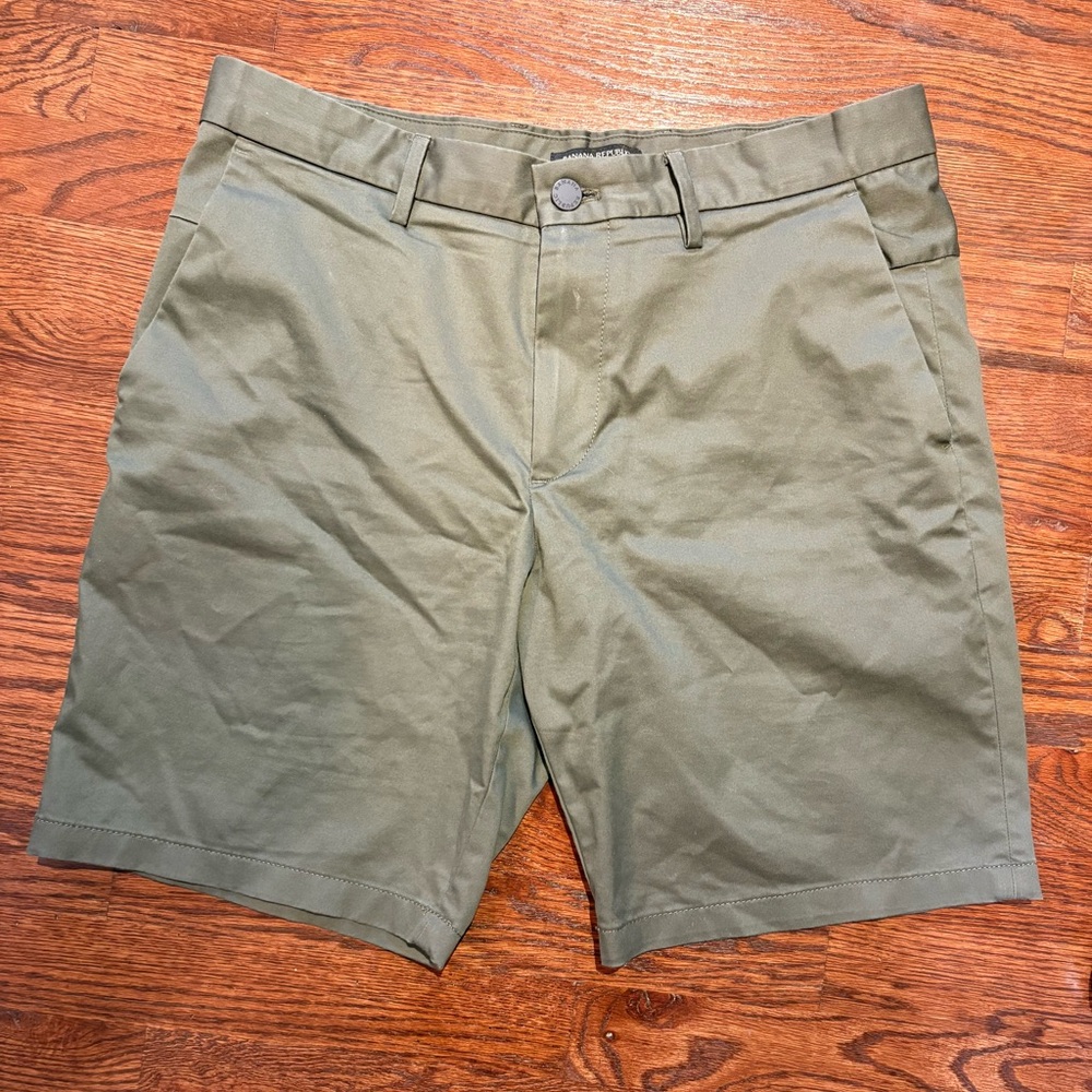 Banana Republic Men's olive green aiden Shorts